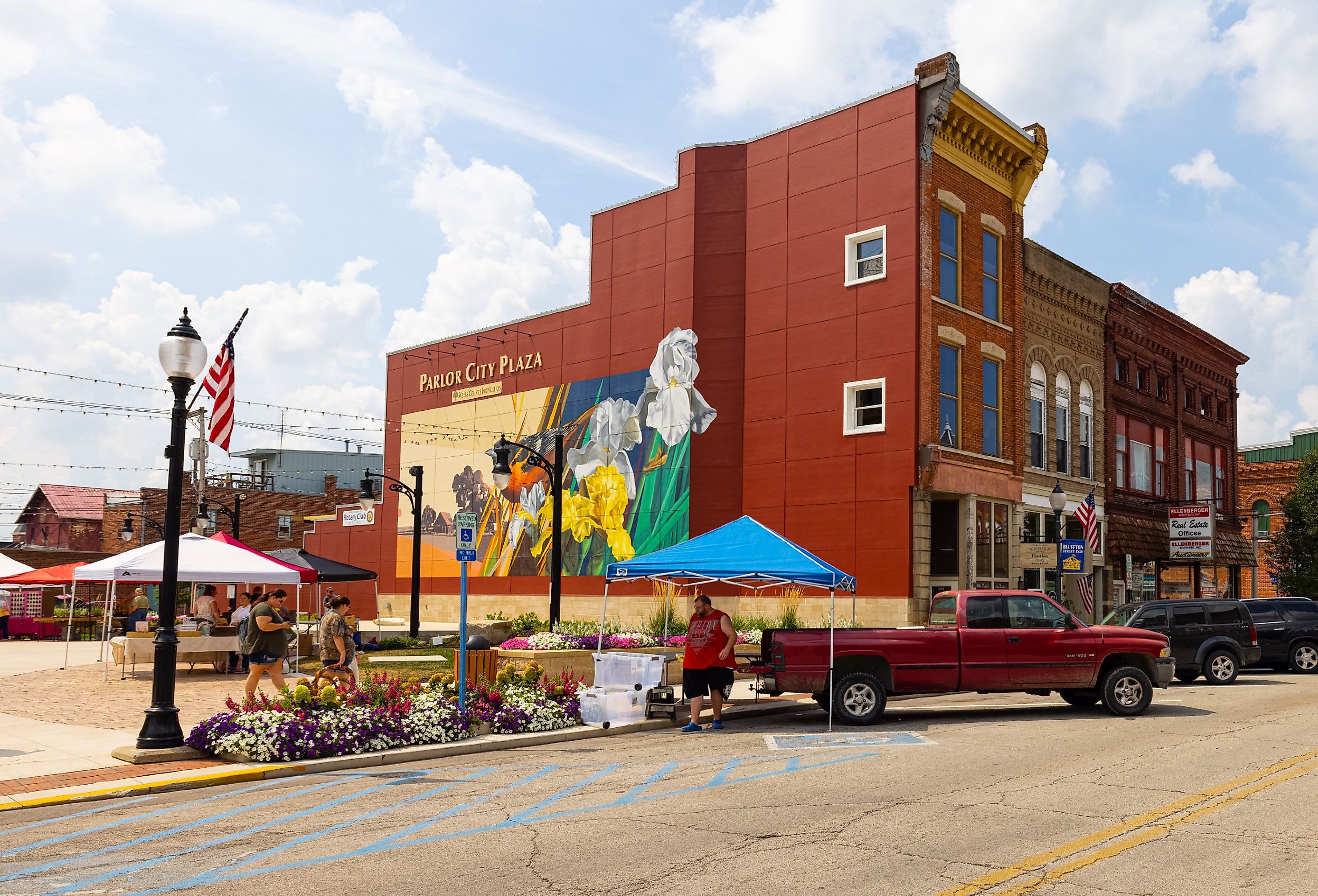 The business district on Market Street, Bluffton, Indiana. Image credit Roberto Galan via Shutterstock