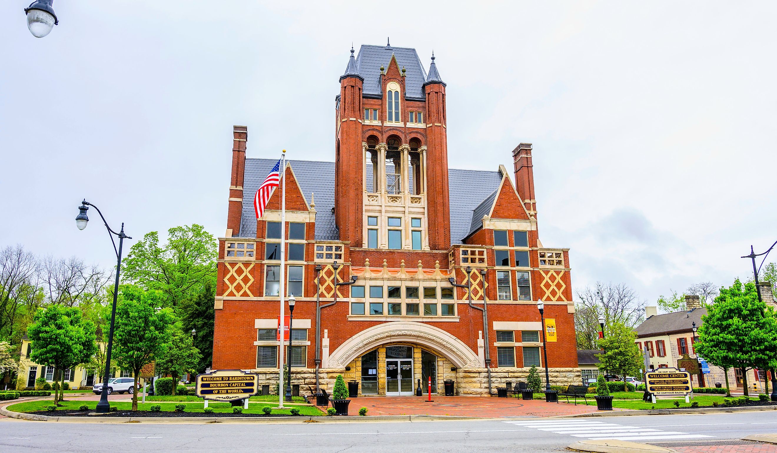 Old beautiful architecture building in Bardstown. Editorial credit: Jantira Namwong / Shutterstock.com