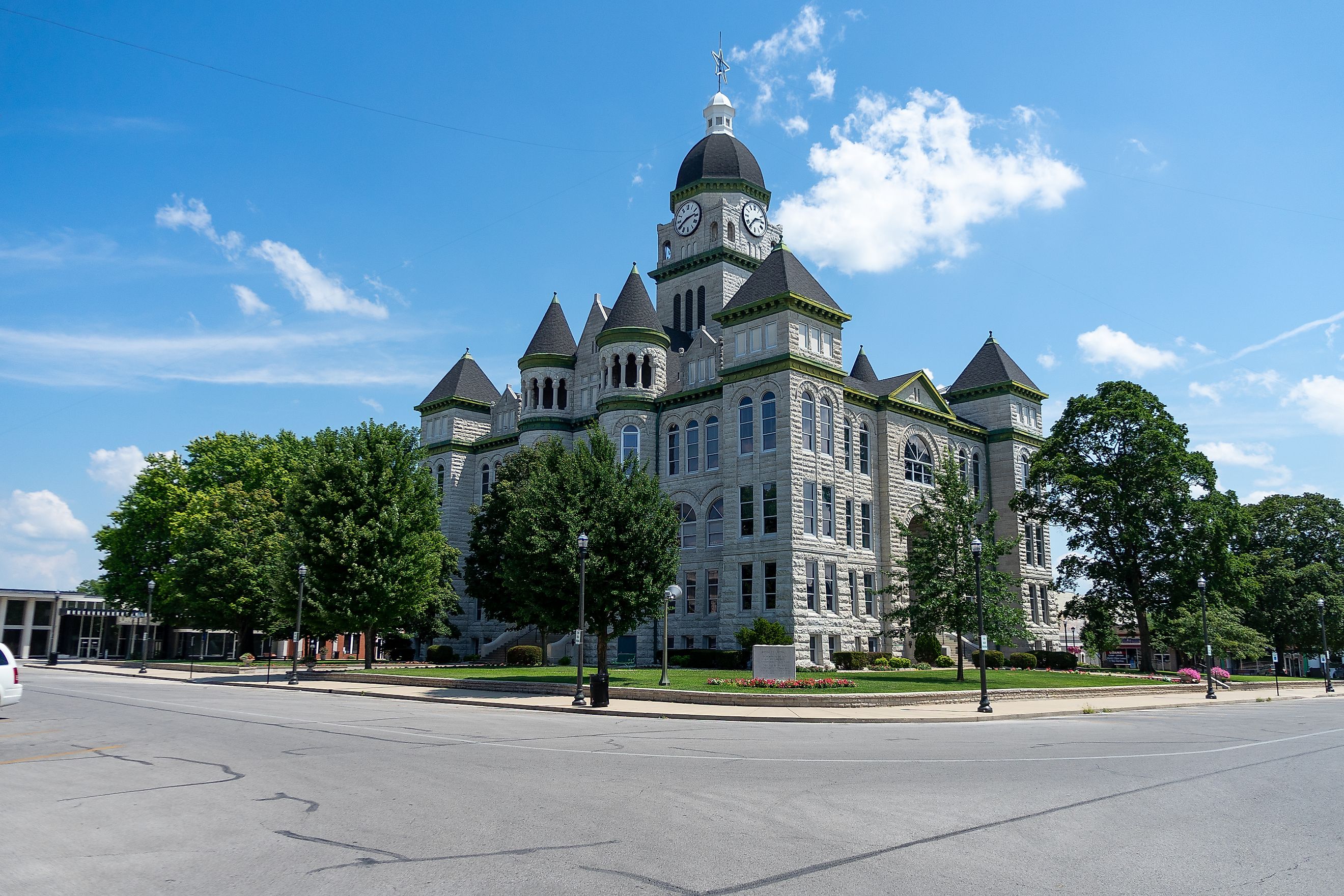 The Jasper County Courthouse in Carthage, Missouri.