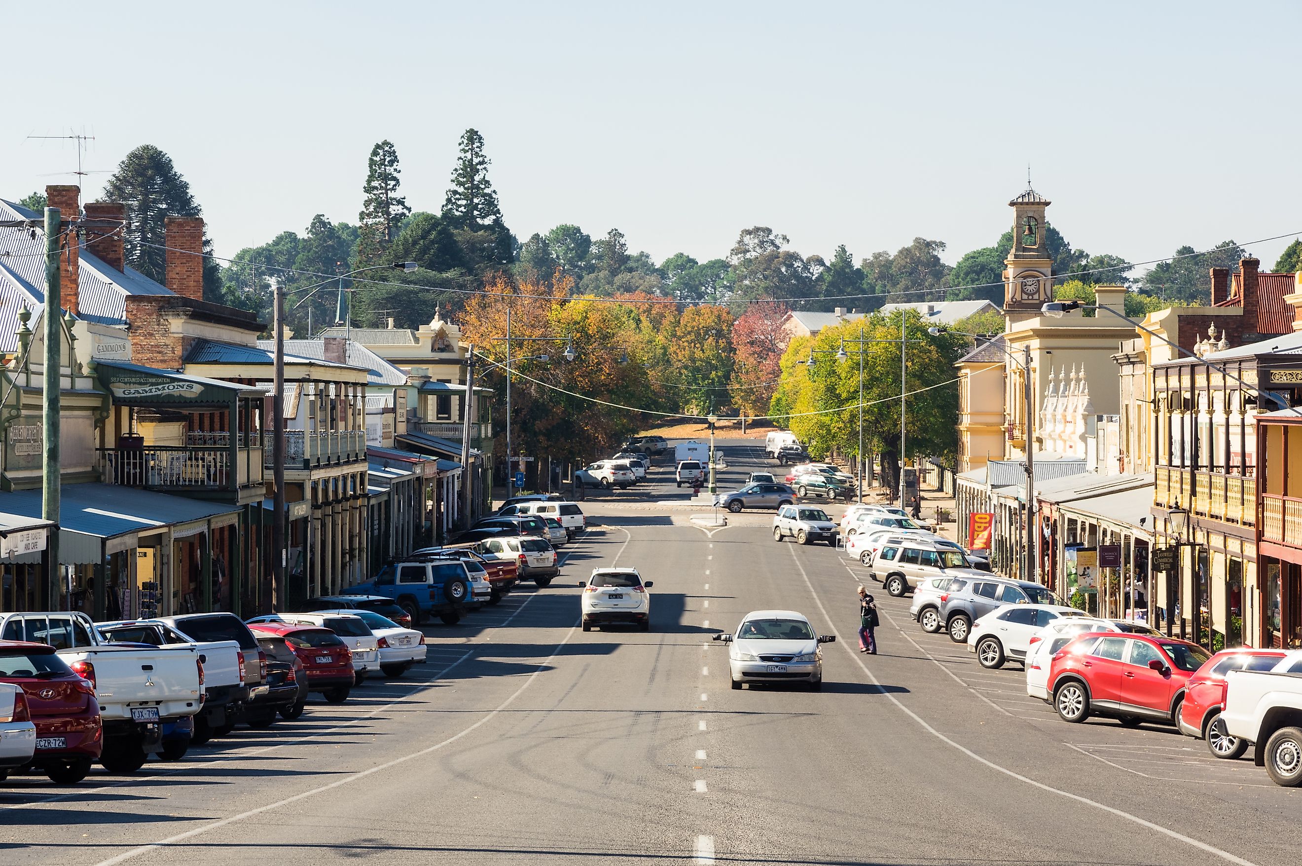 View along historic Ford Street in the goldrush town of Beechworth. By nilsversemann