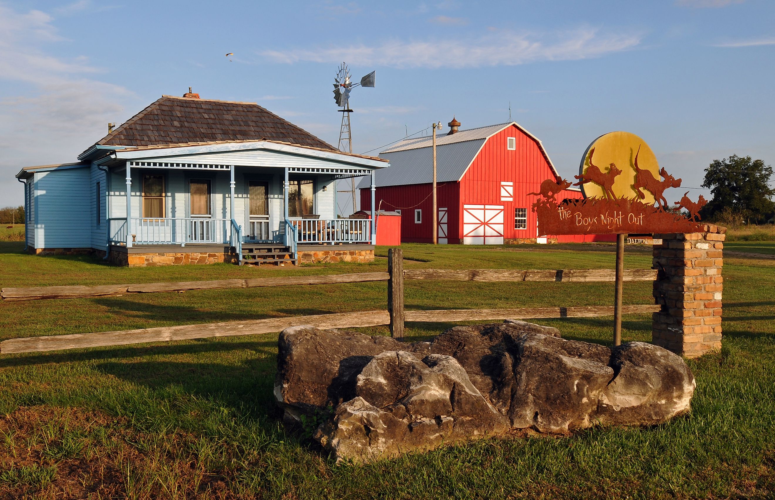 A farmhouse in Carthage, Missouri. Editorial credit: BD Images / Shutterstock.com.