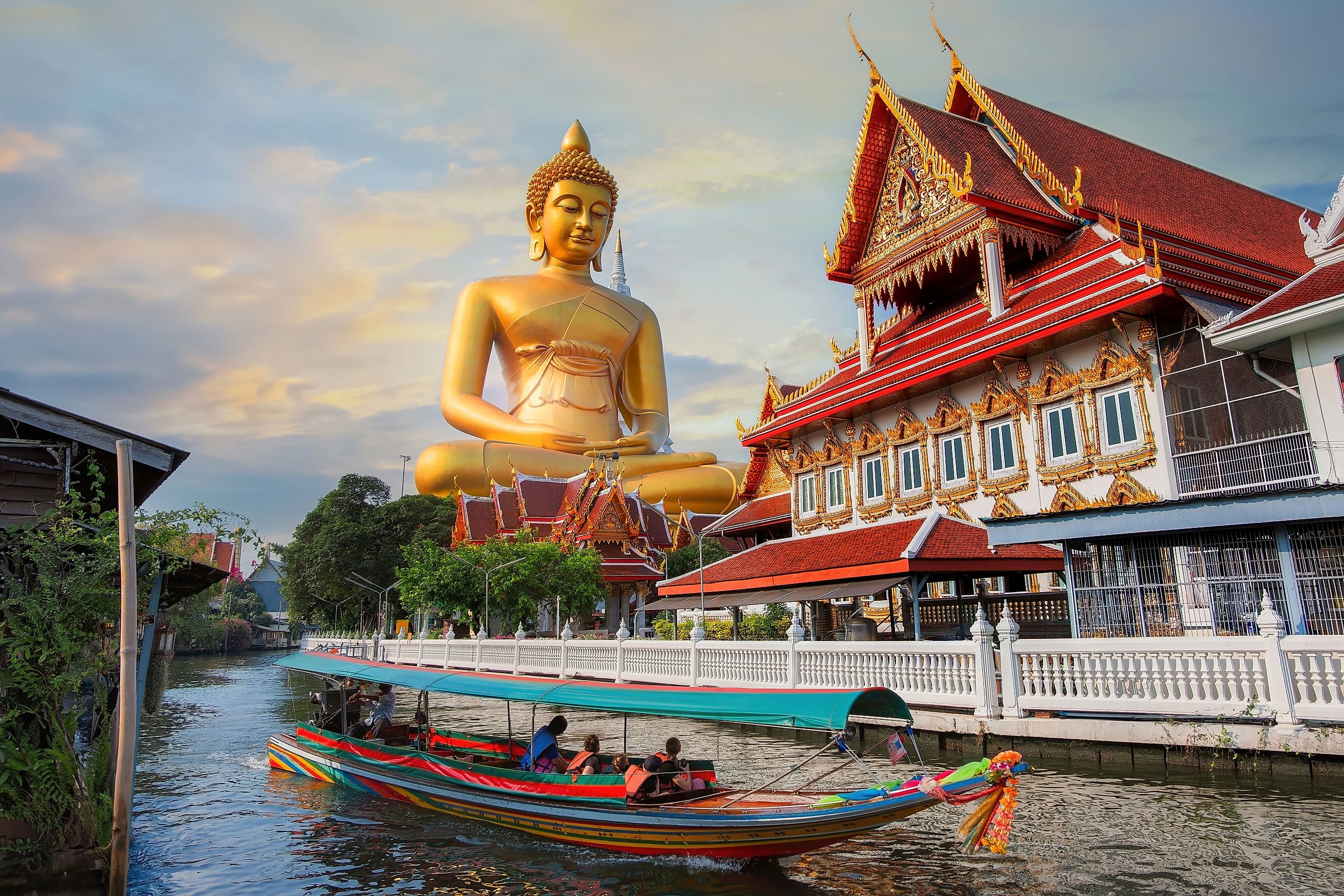 Wat Paknam Phasi Charoen (temple) in Bangkok, Thailand.