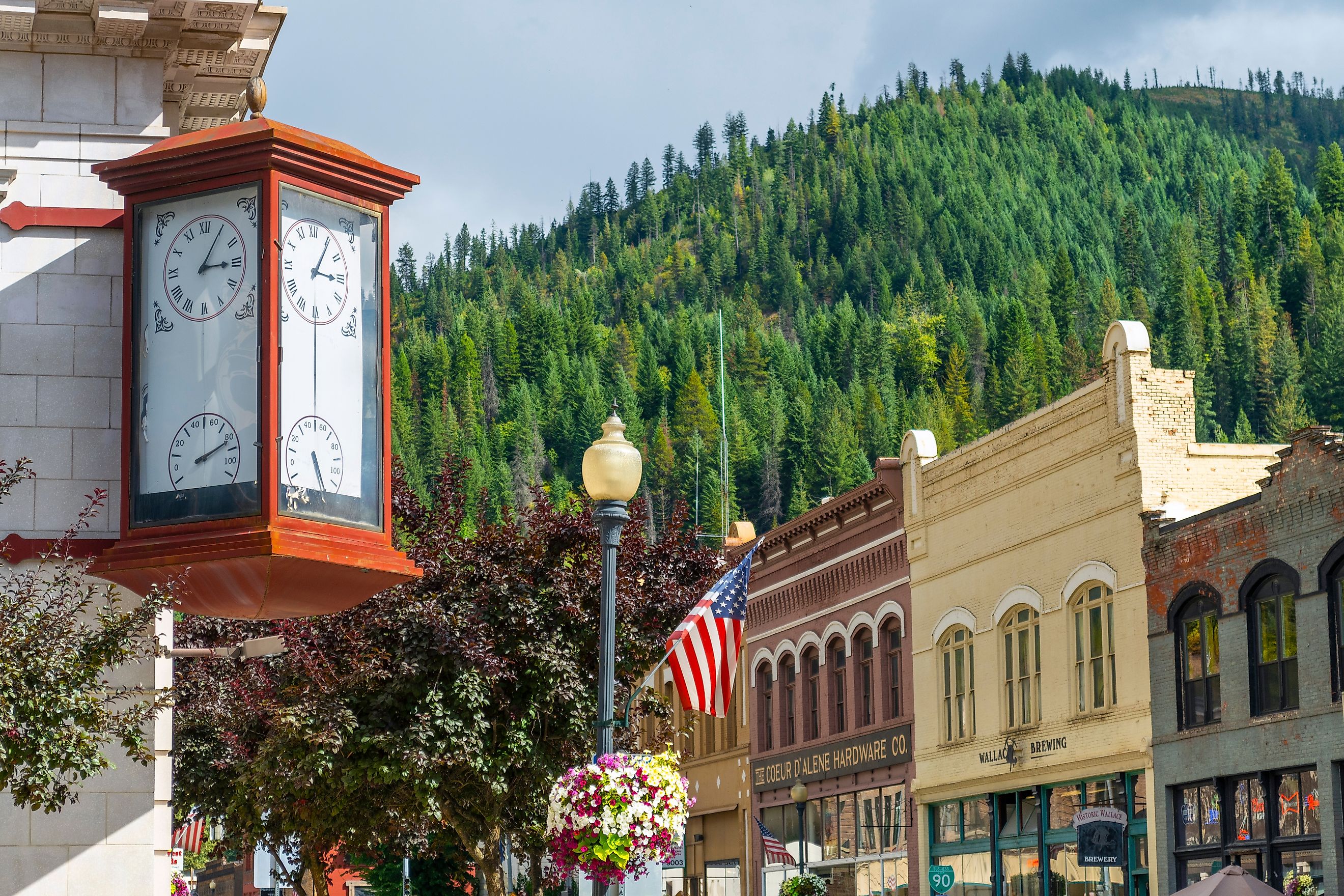 An antique clock showing time and temperature on the corner of a vintage building in the historic mining town of Wallace, Idaho, in the Pacific Northwest of USA. Editorial credit: Kirk Fisher / Shutterstock.com