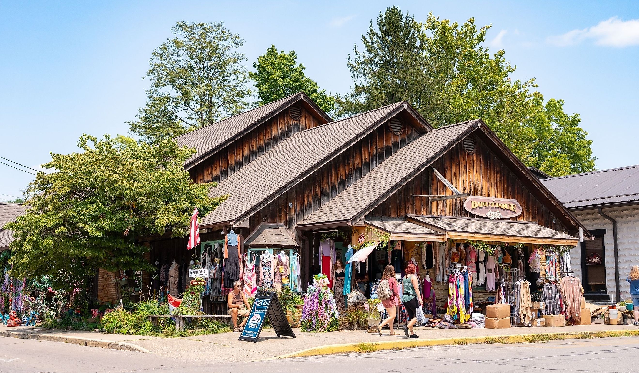 Street scene from historic downtown Nashville Indiana in Brown County. Editorial credit: Little Vignettes Photo / Shutterstock.com