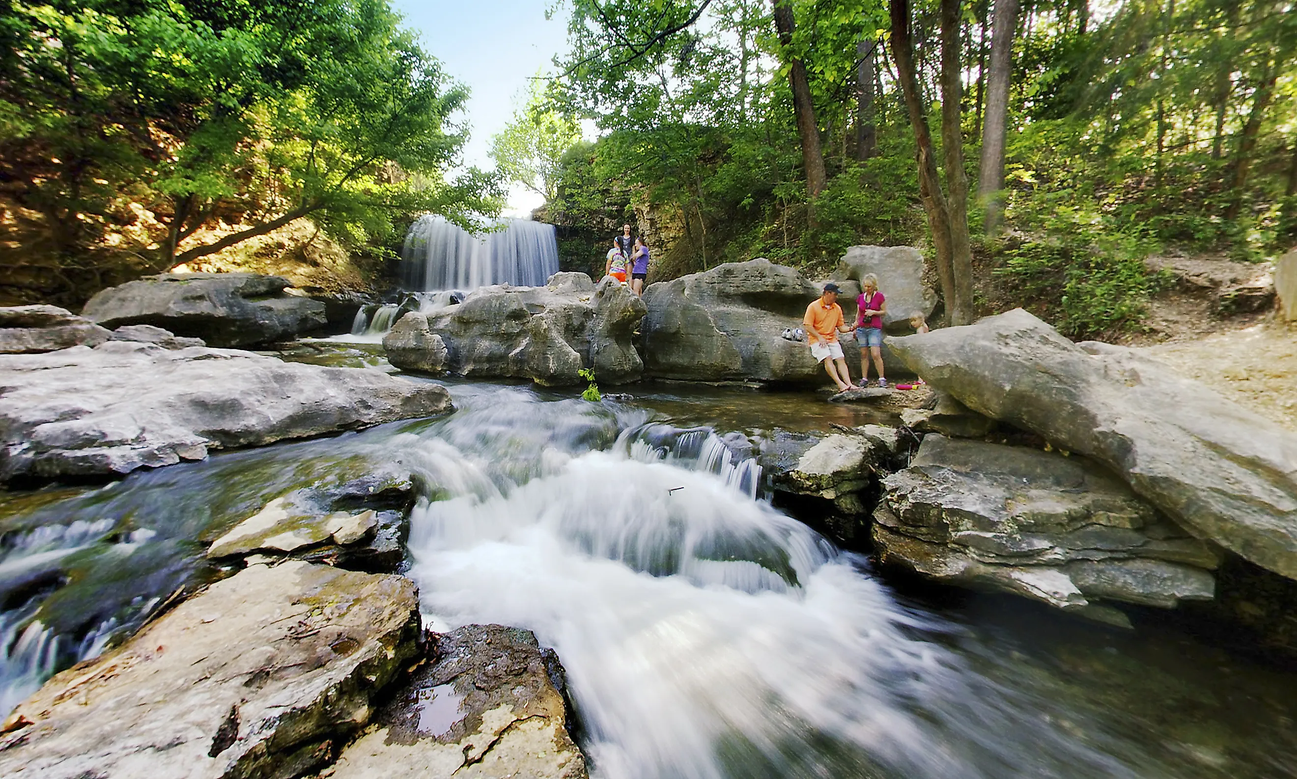 Tanyard Creek Waterfall near Bella Vista, Arkansas. Image credit: Natalieshort via Wikimedia Commons.