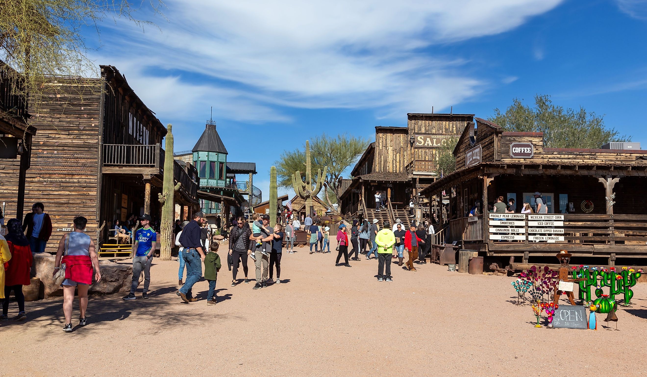 Apache Junction, Arizona, USA. Editorial credit: Autumn Sky Photography / Shutterstock.com