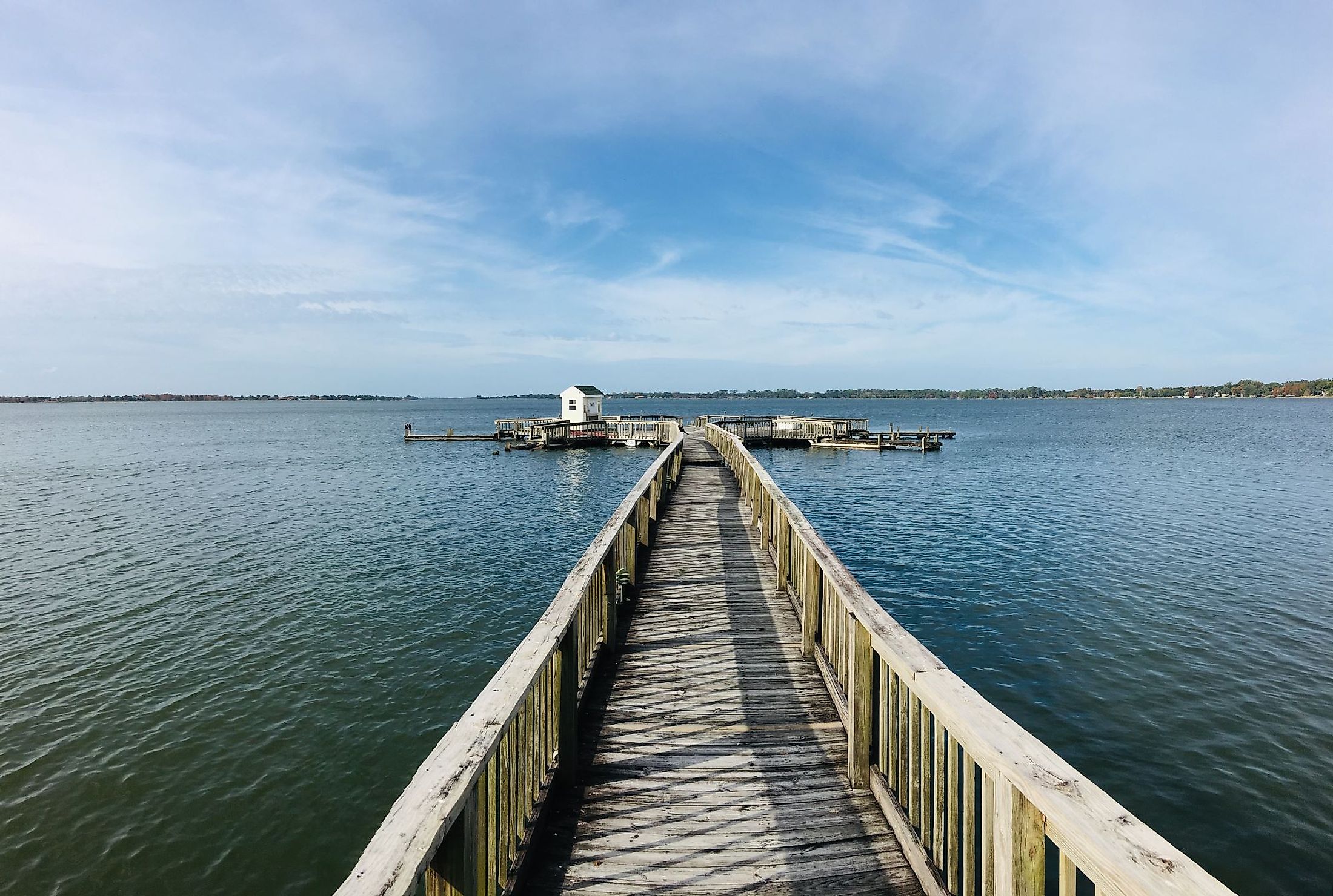 Lake Dora Pier under a blue sky: Mount Dora, Florida