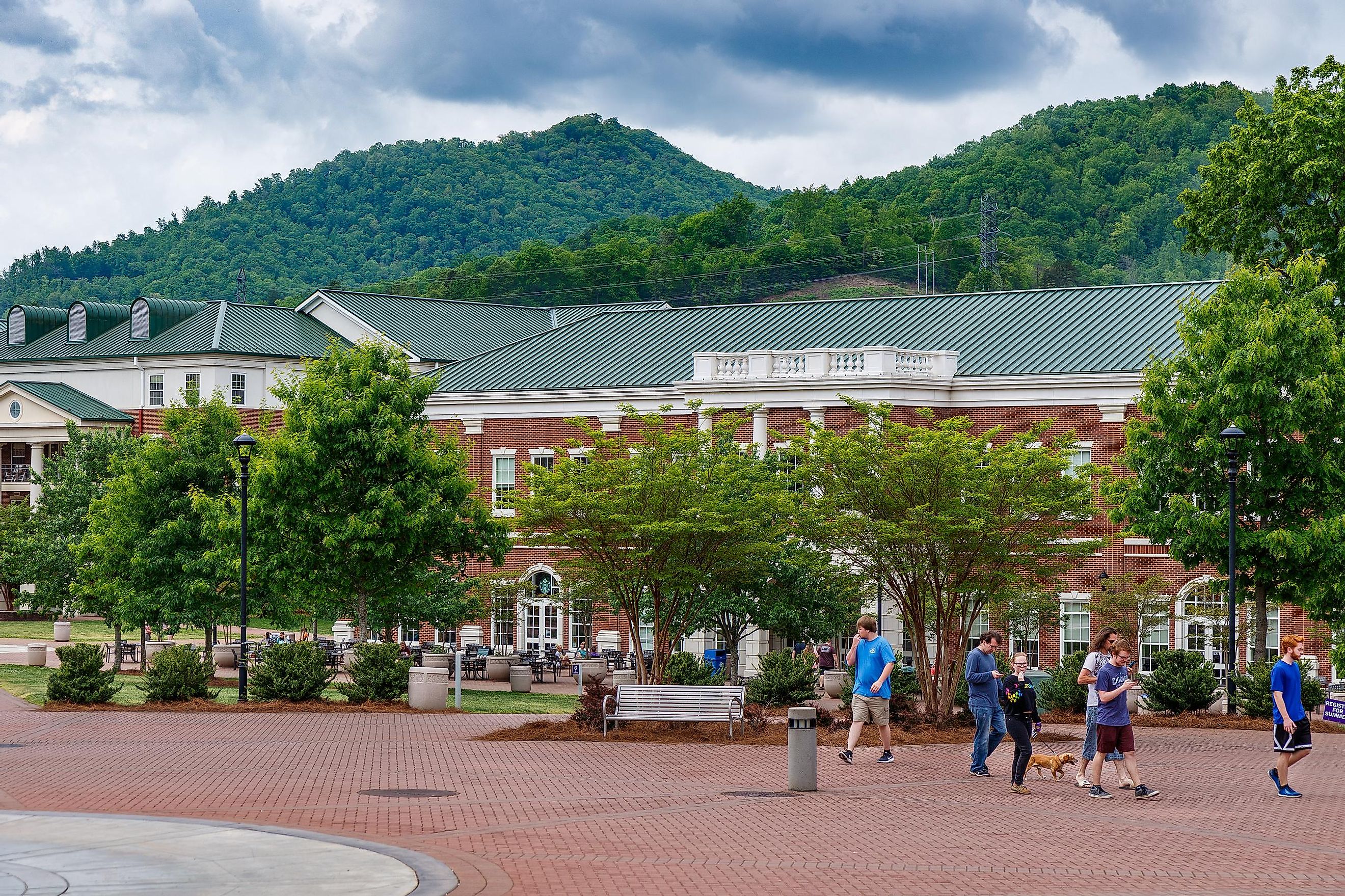 9 Best Spots Along the Blue Ridge Parkway - WorldAtlas