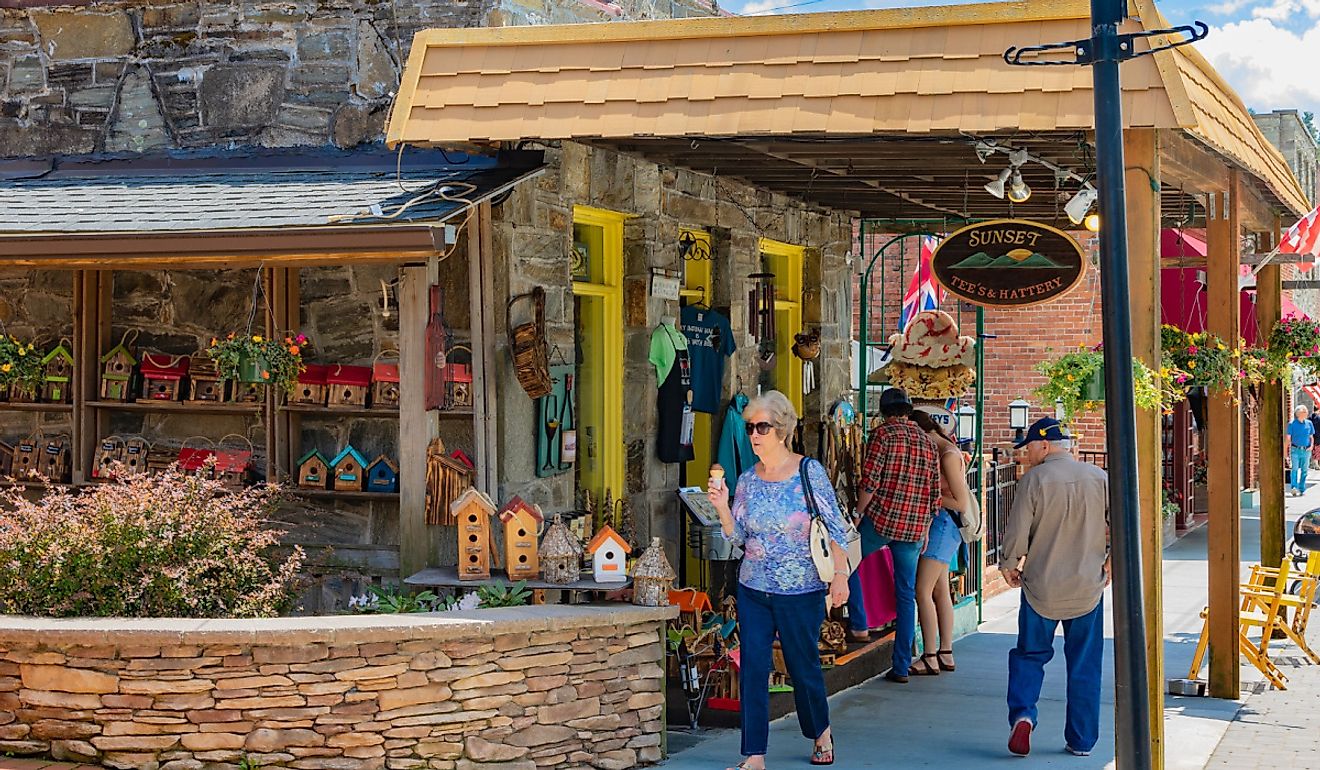 Main St. in Blowing Rock, North Carolina. Image credit Nolichuckyjake via Shutterstock