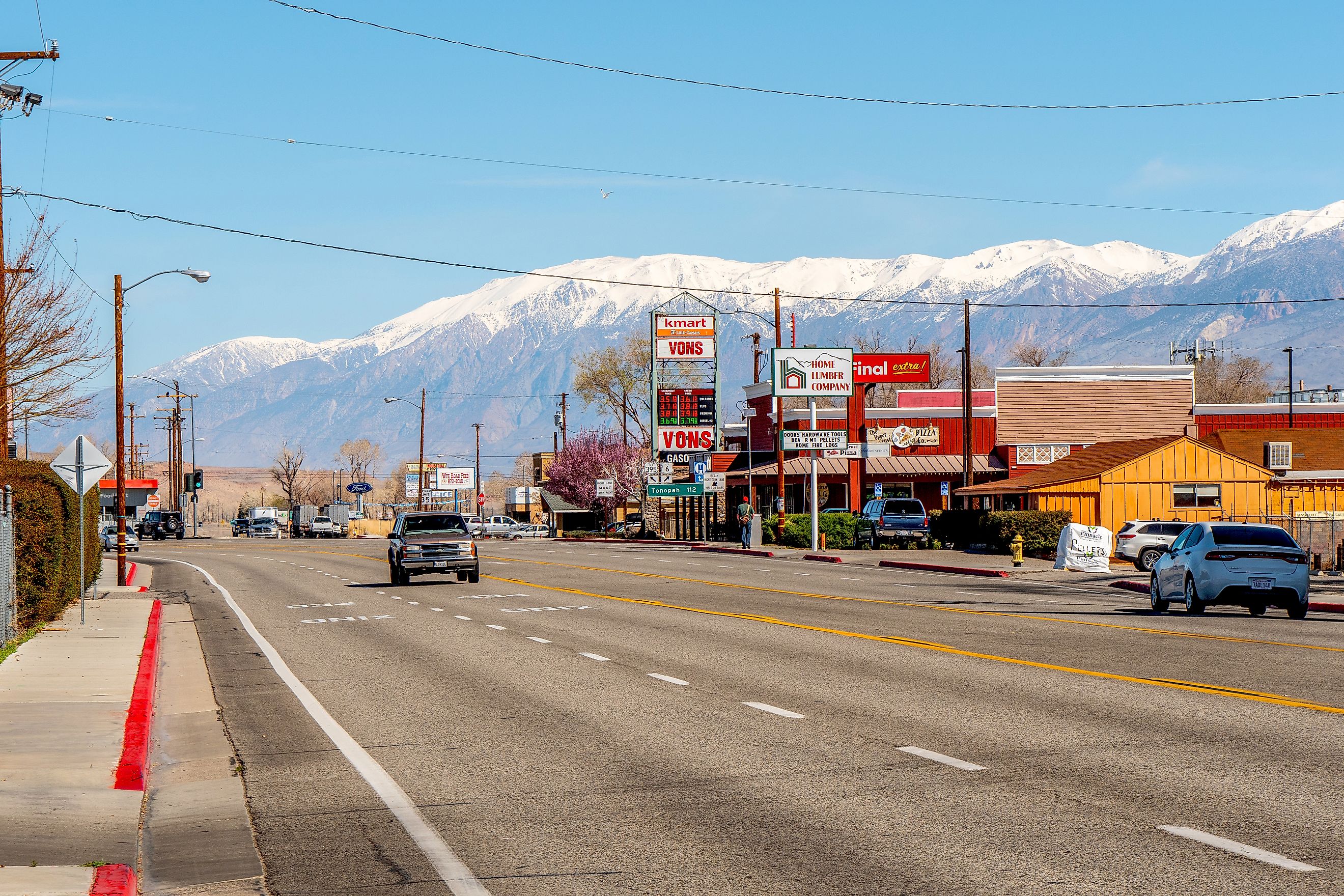 Street view in Bishop, California. Editorial credit: 4kclips / Shutterstock.com.