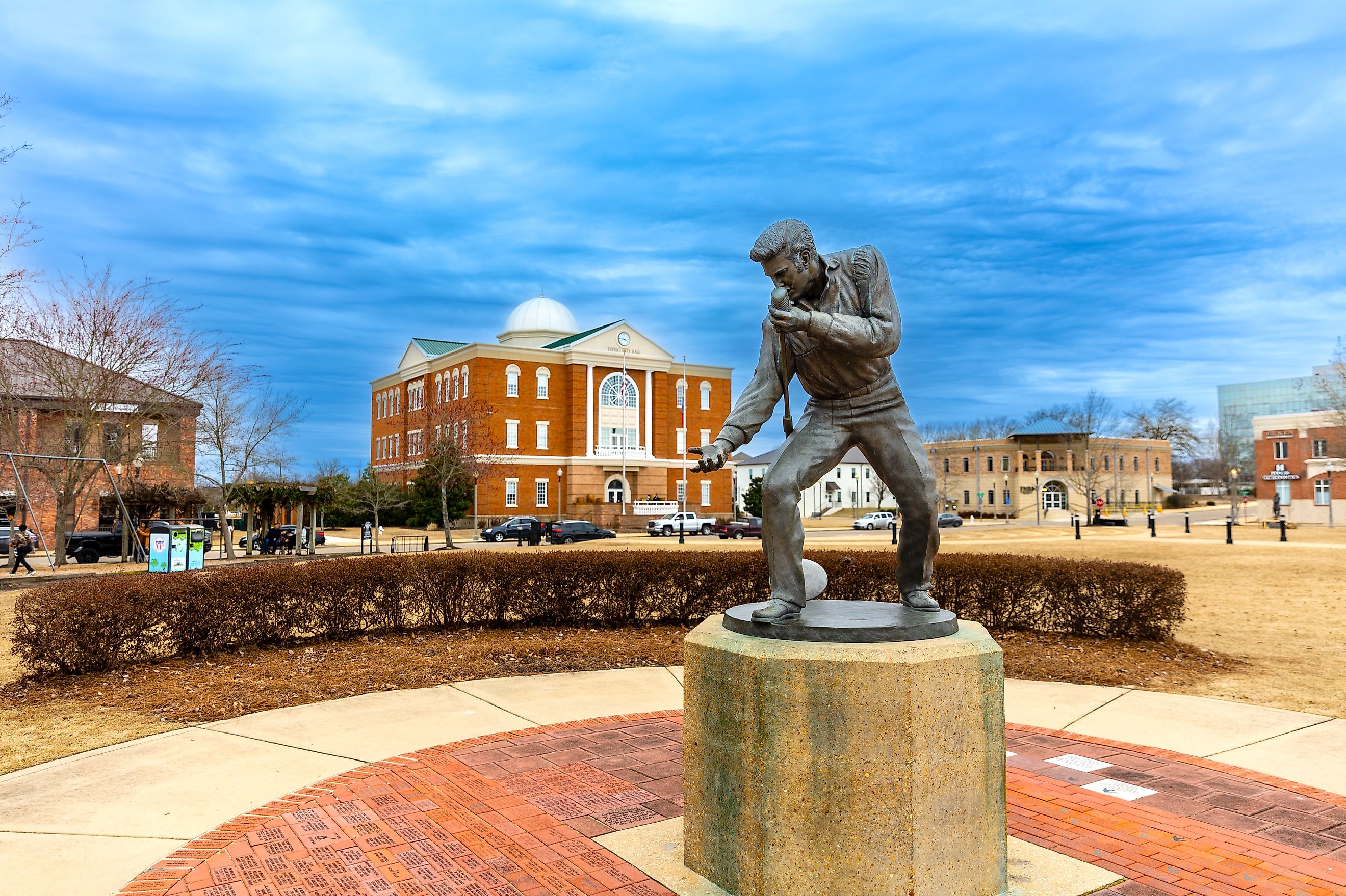 Elvis Presley Statue in Tupelo, MS. Editorial credit: Chad Robertson Media / Shutterstock.com.