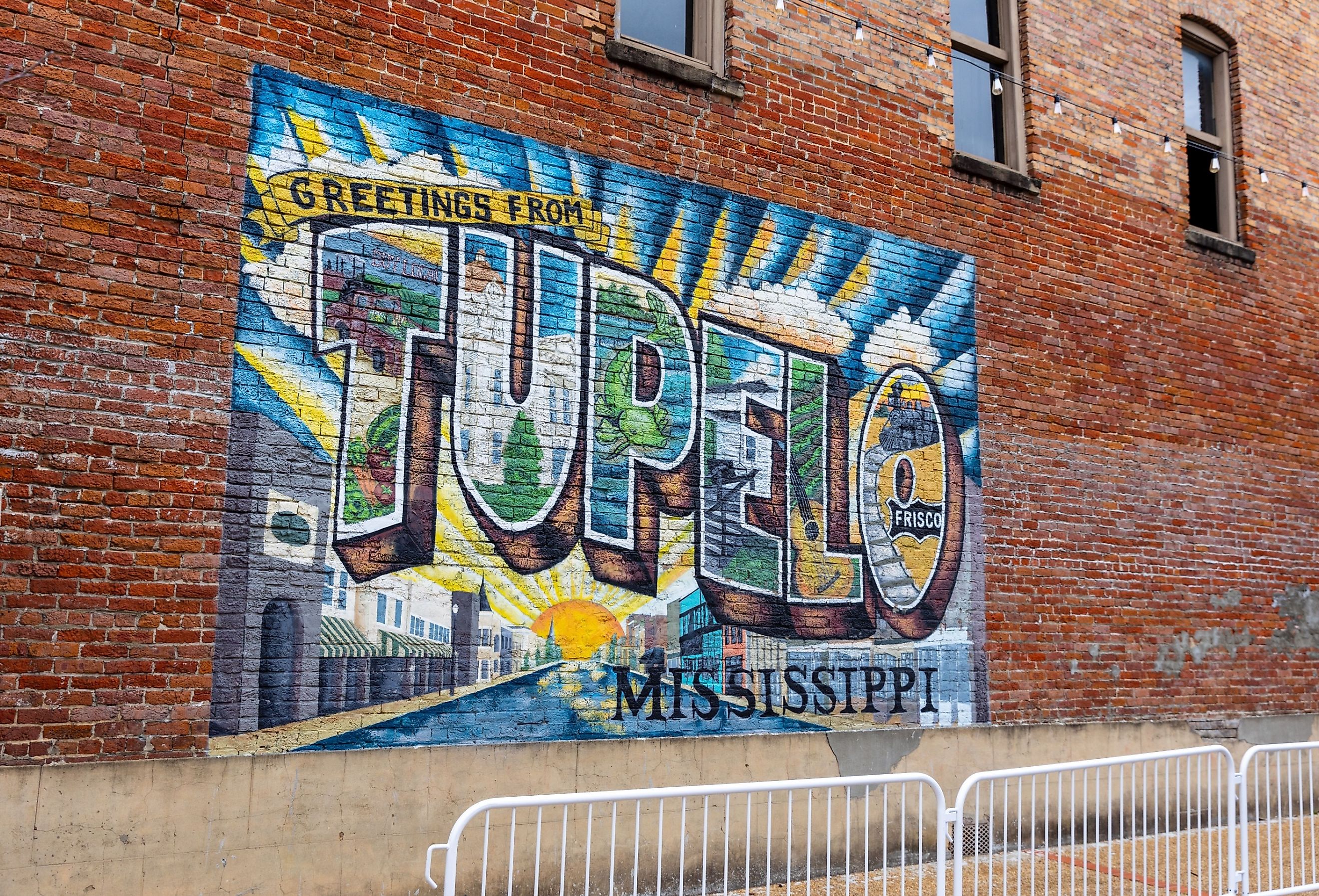 Tupelo, MS mural in downtown Tupelo, MS. Image credit Chad Robertson Media via Shutterstock.