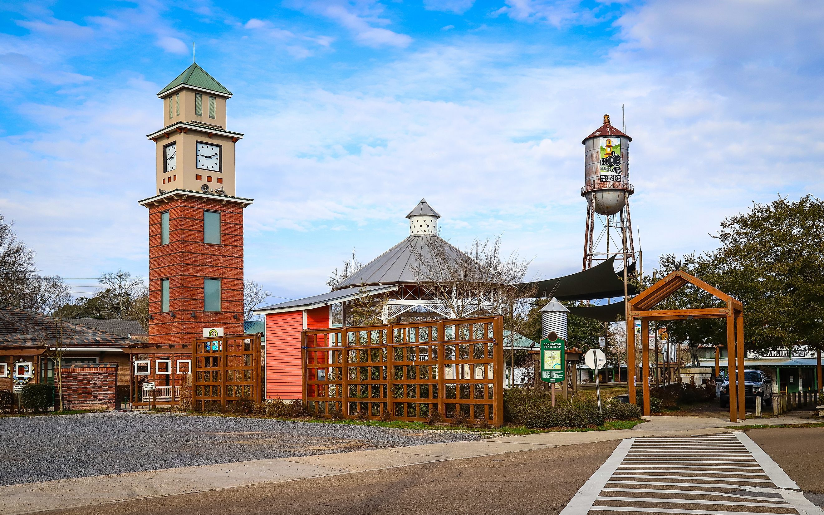 Downtown Covington, Louisiana, showcasing redevelopment and growth with newly renovated buildings and active street scenes. Editorial credit: Wirestock Creators / Shutterstock.com