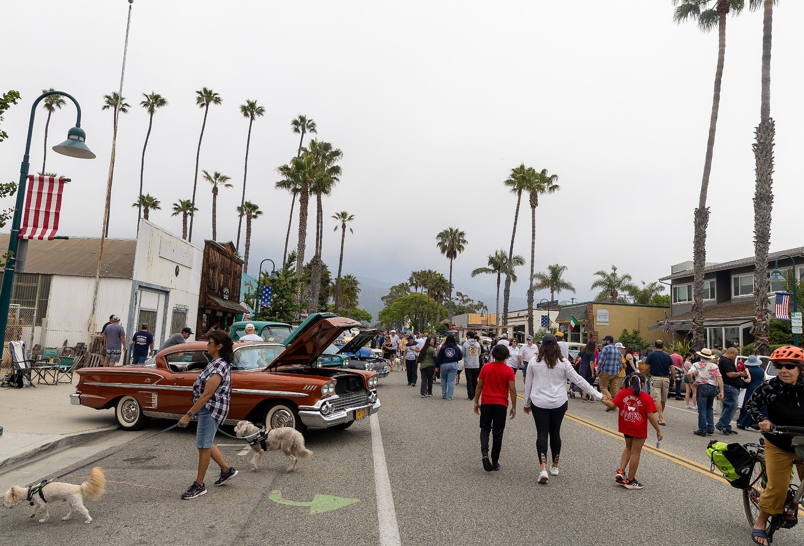 Rods and Roses classic holiday car show in Carpinteria, California. Image credit L Paul Mann via Shutterstock.