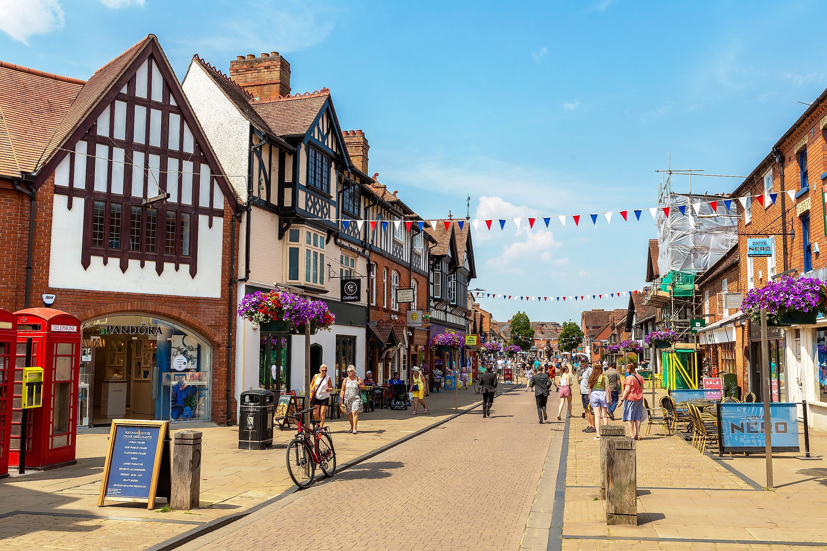 Street view in Stratford-Upon-Avon, England, via Sergii Figurnyi / Shutterstock.com