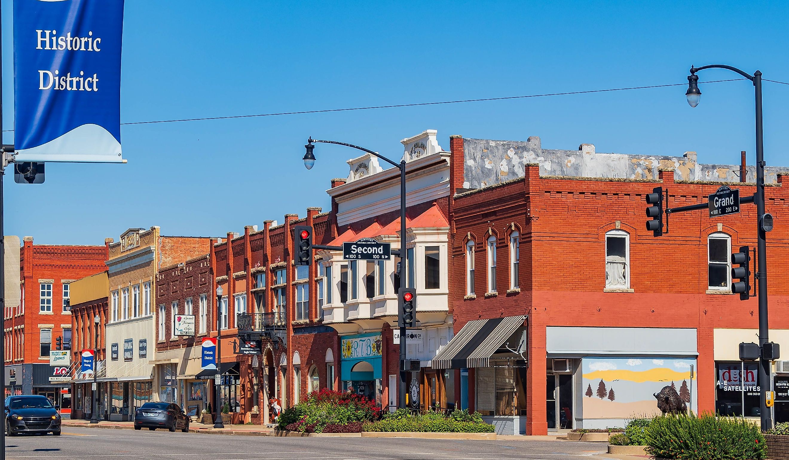 Sunny exterior view of the Ponca City cityscape. Editorial credit: Kit Leong / Shutterstock.com