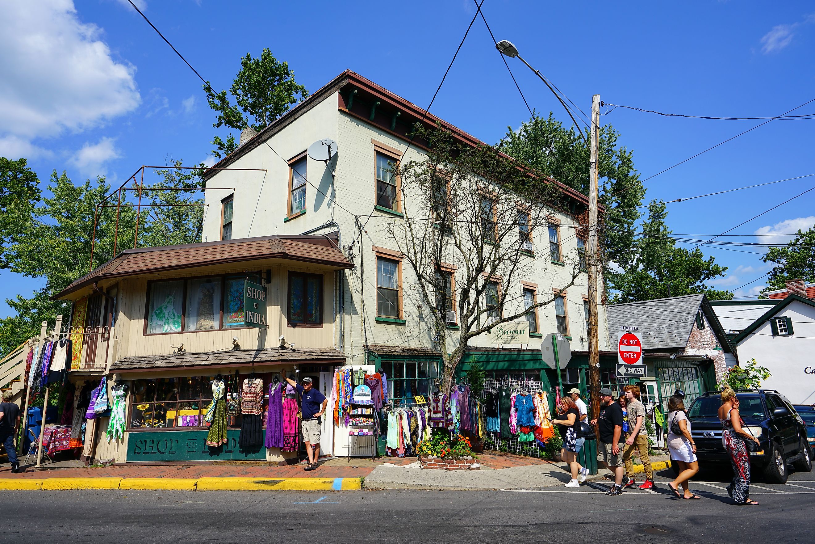 Historic New Hope, Pennsylvania, across the Delaware River from Lambertville, NJ, houses many cafes, festivals, and the famed Bucks County Playhouse theater.