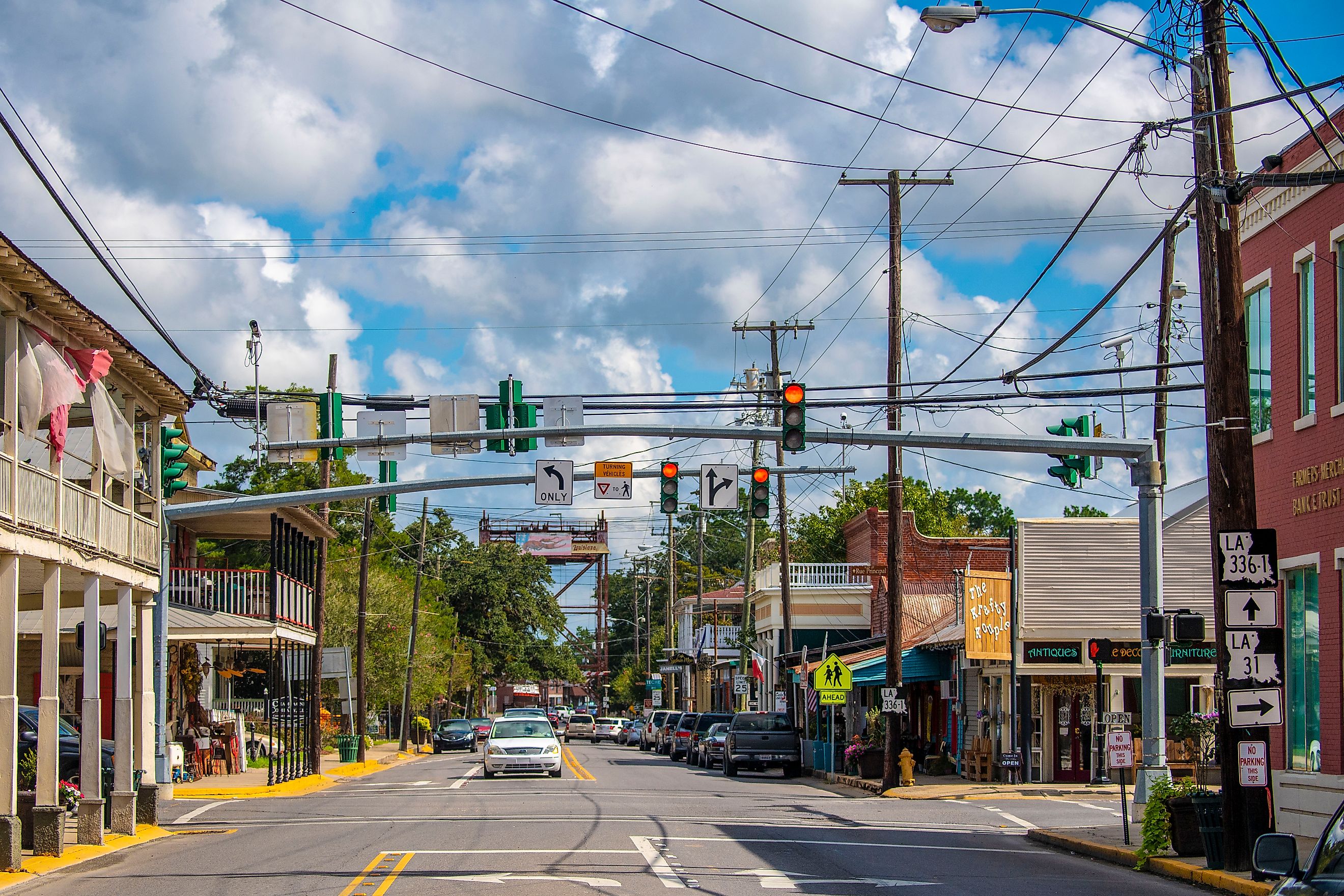 View of downtown Breaux Bridge in Louisiana. By U.S. Department of Agriculture - https://www.flickr.com/photos/usdagov/44154365954/, Public Domain, https://commons.wikimedia.org/w/index.php?curid=84993281