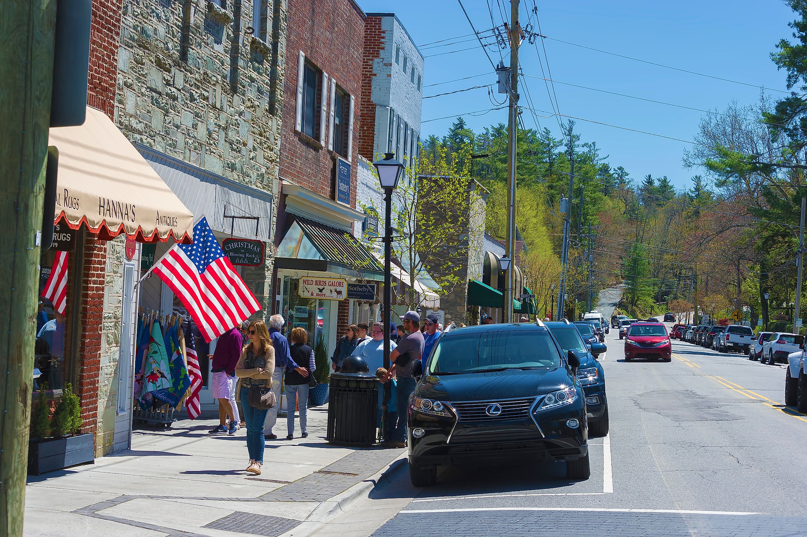 Downtown Blowing Rock, North Carolina, a popular tourist destination known for its proximity to the famous Blowing Rock and Blue Ridge Parkway. Editorial credit: Dee Browning / Shutterstock.com