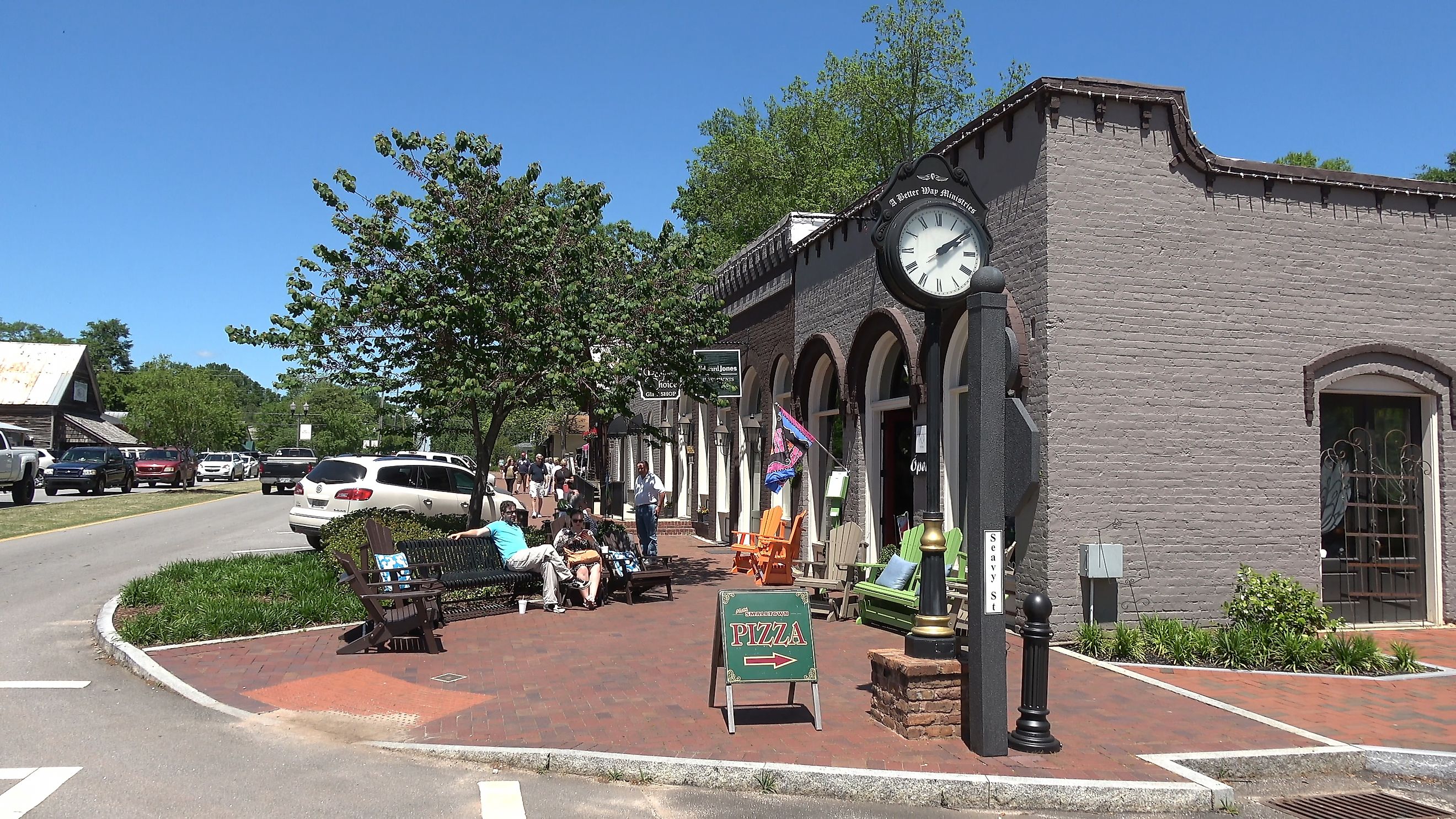 Typical street view of Main Street in Senoia, Georgia. Editorial credit: 4kclips / Shutterstock.com