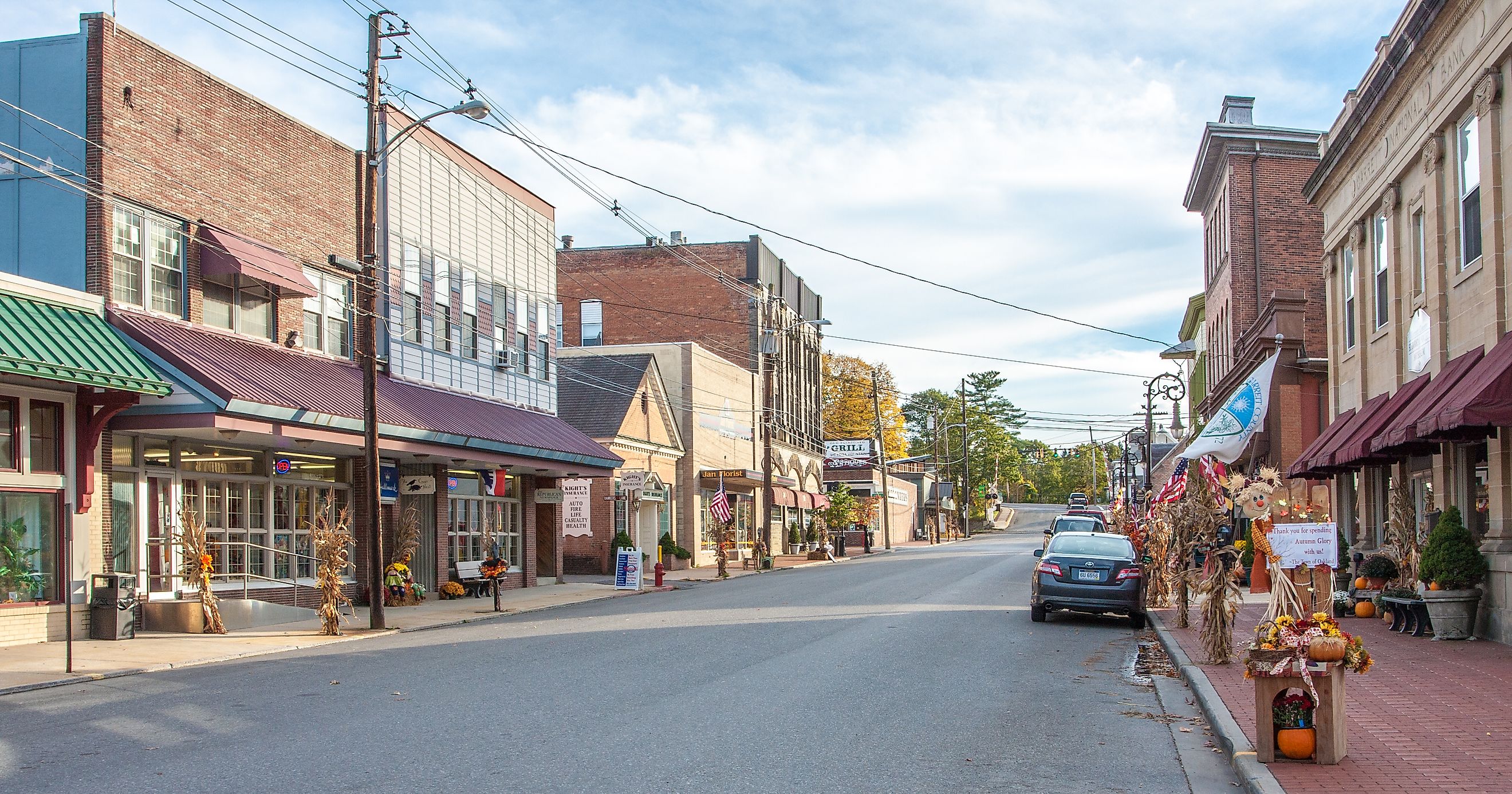 view of 2nd Street in historic district, Oakland, Maryland, via Wikimedia Commons