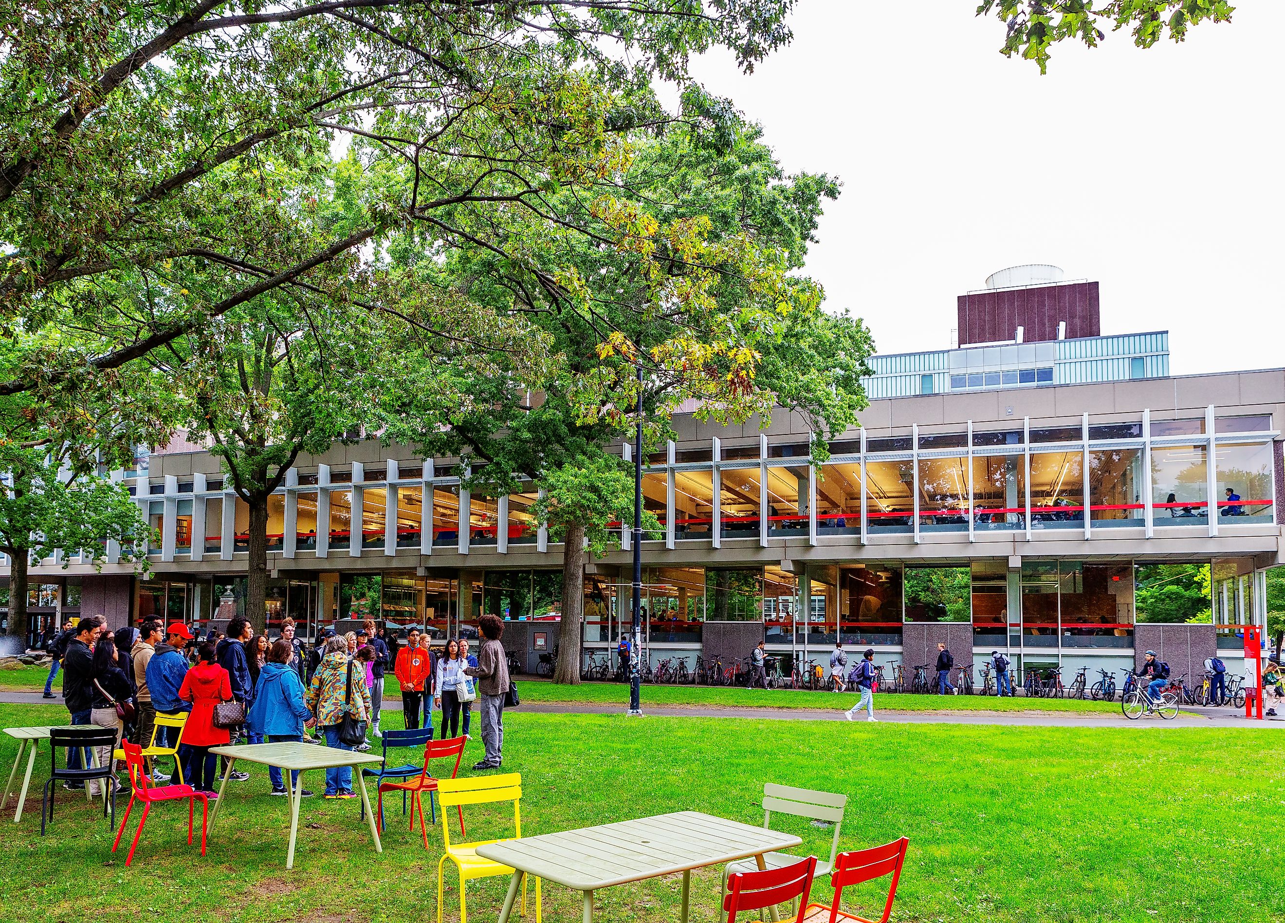 Cambridge, Massachusetts: Tour group in front of the Harvard University Science Center, via APCortizasJr / iStock.com