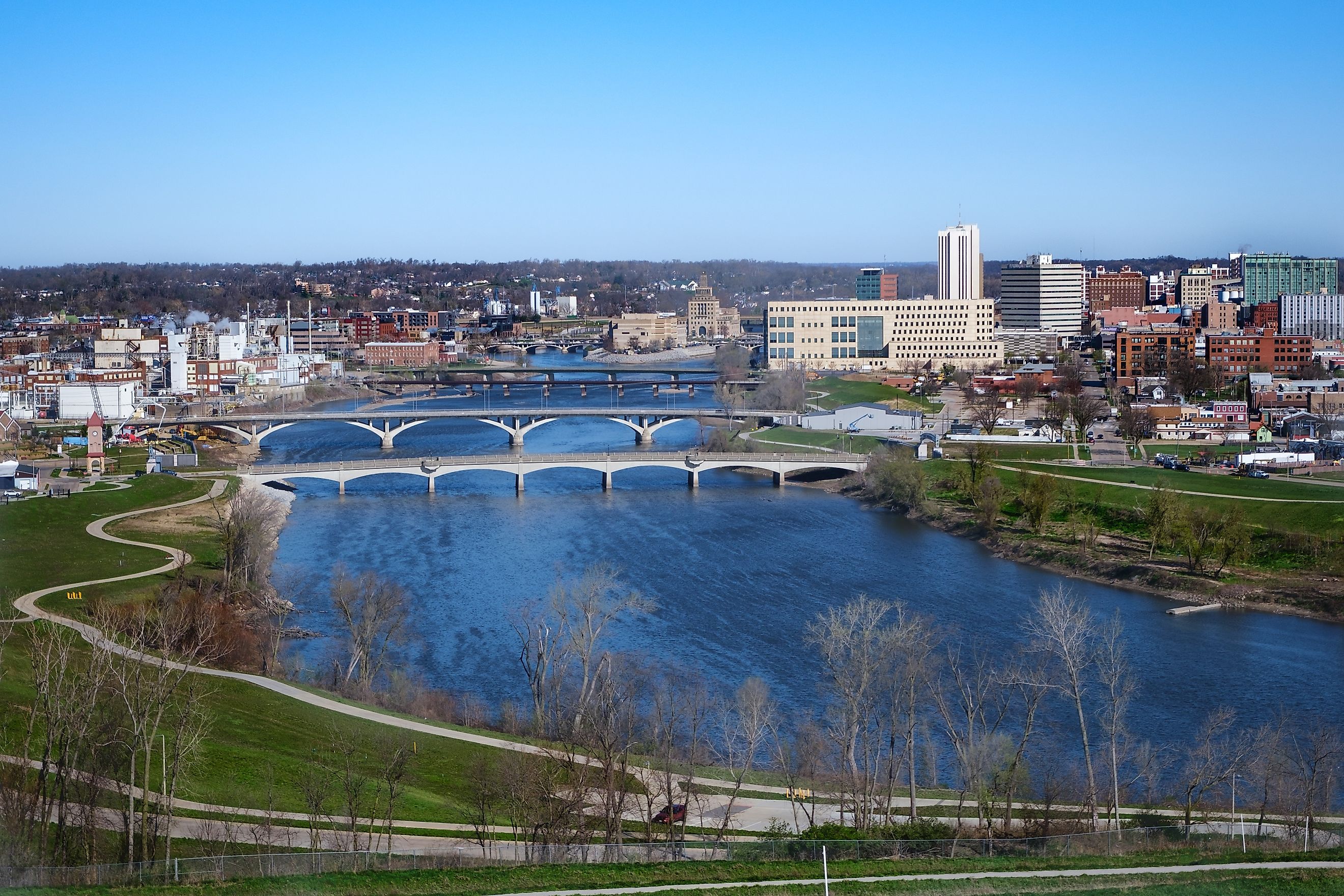 Cedar Rapids, Iowa, USA city view with Cedar River and bridges.