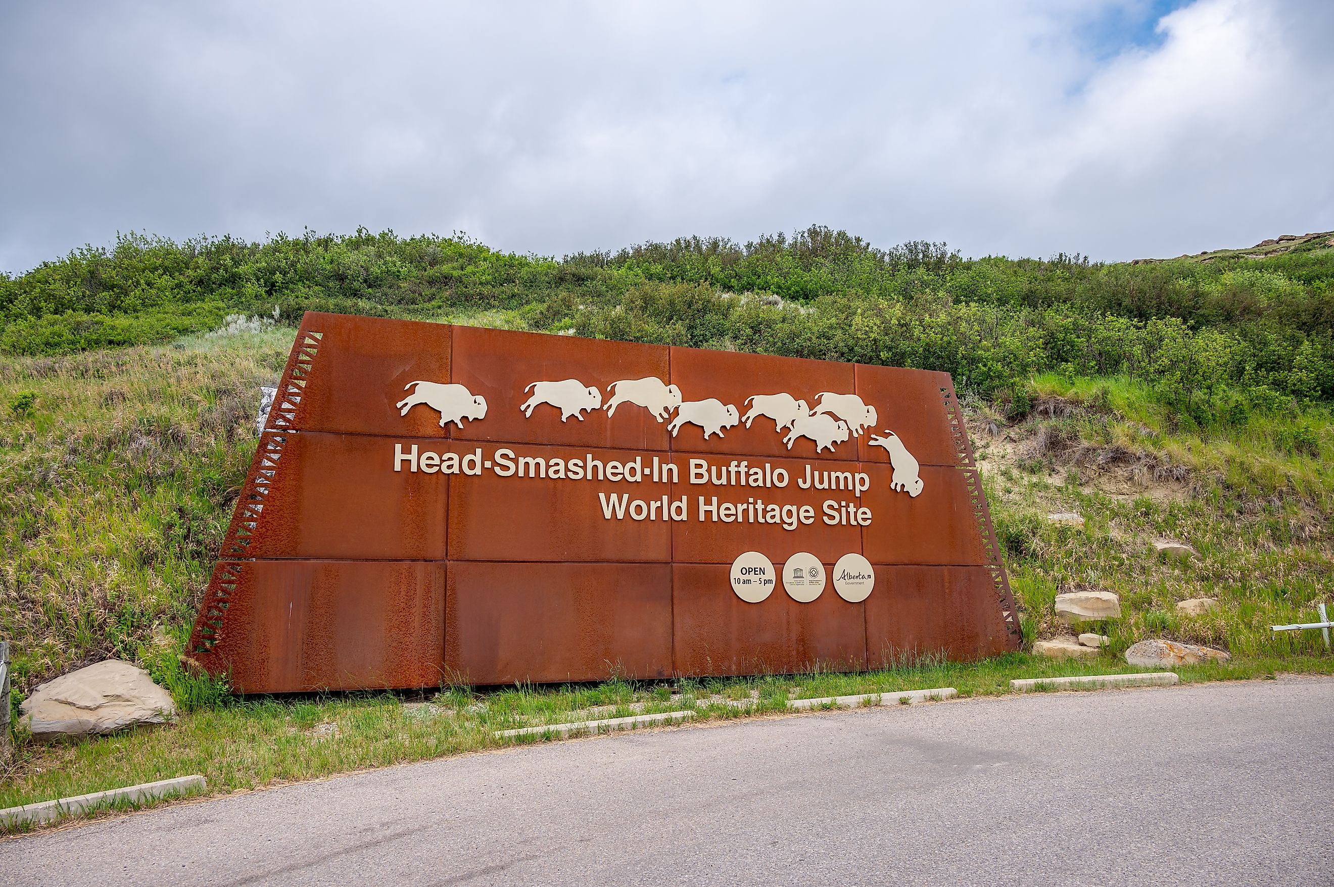 Entrance signage for the Head-Smashed-In Buffalo Jump World Heritage Site, via Jeff Whyte / Shutterstock.com